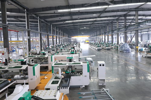 山东济南大型板式家具数控设备生产厂,产品涵盖数控开料机 六面钻 封边机